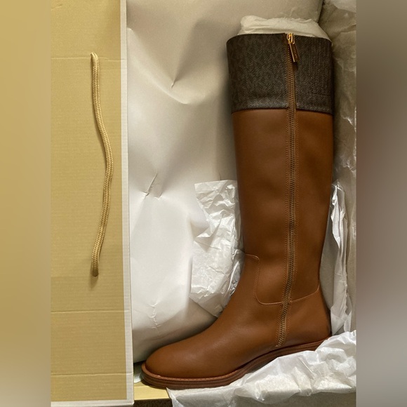 😍Michael Kors Parker Logo And Leather Tall Riding
Boots - Picture 3 of 7